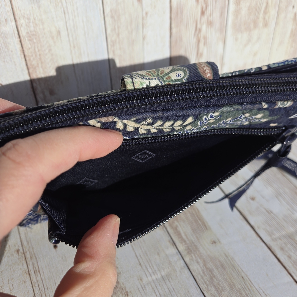 Vera Bradley Navy Blue Floral Quilted Wallet Zip Around Coin Pocket ID Holder - Picture 3 of 7